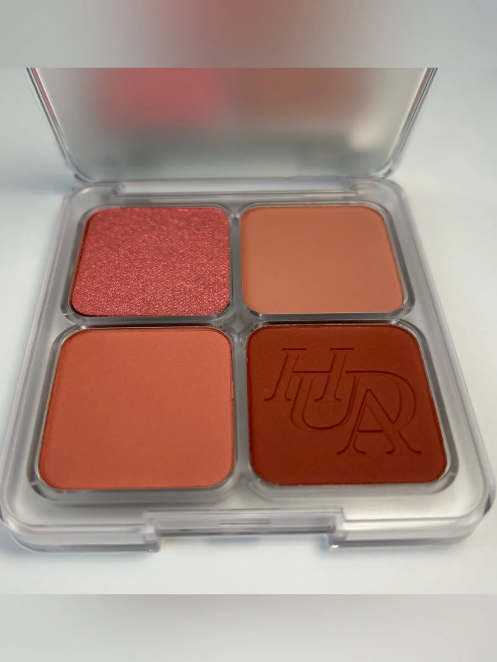 NWT🌷HUDA BEAUTY Blush Filter Blurring Blushlighters Palette in “Rose Berry”